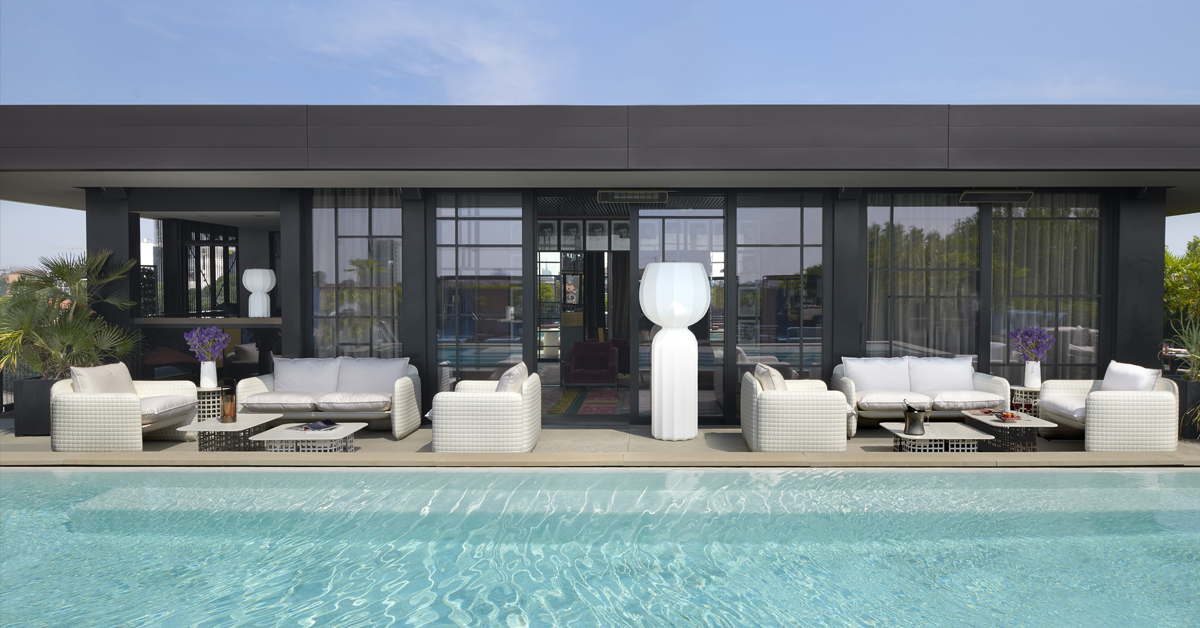 MARA Collection Stehlampen am Pool