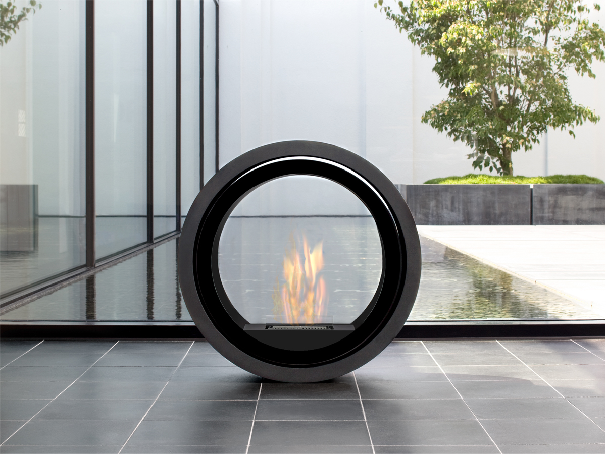 Mobiles Designobjekt "Roll Fire" von Conmoto aus Stahl & Sicherheitsglas