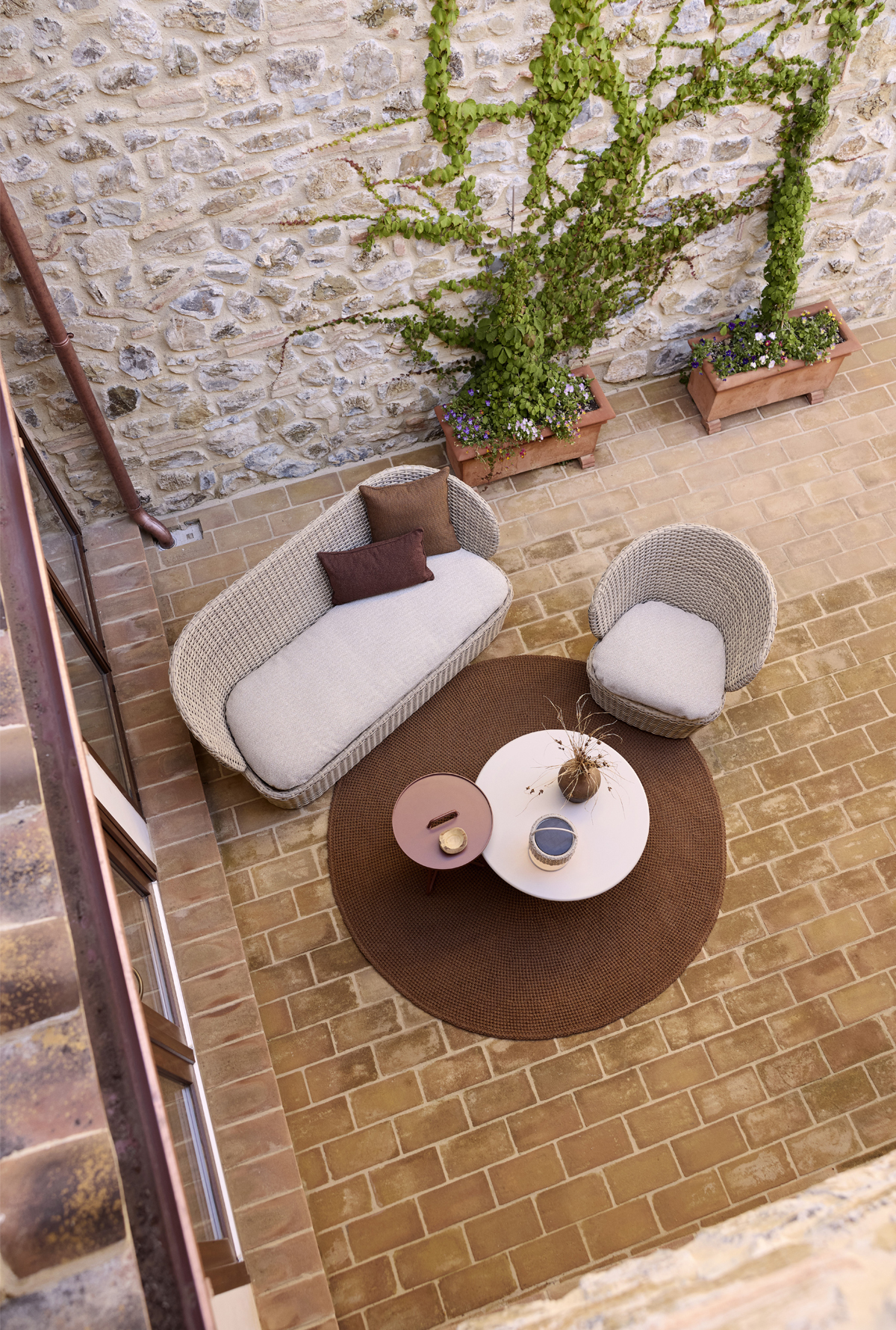 Wohnmöbel & Outdoor-Lounges – Bild 1